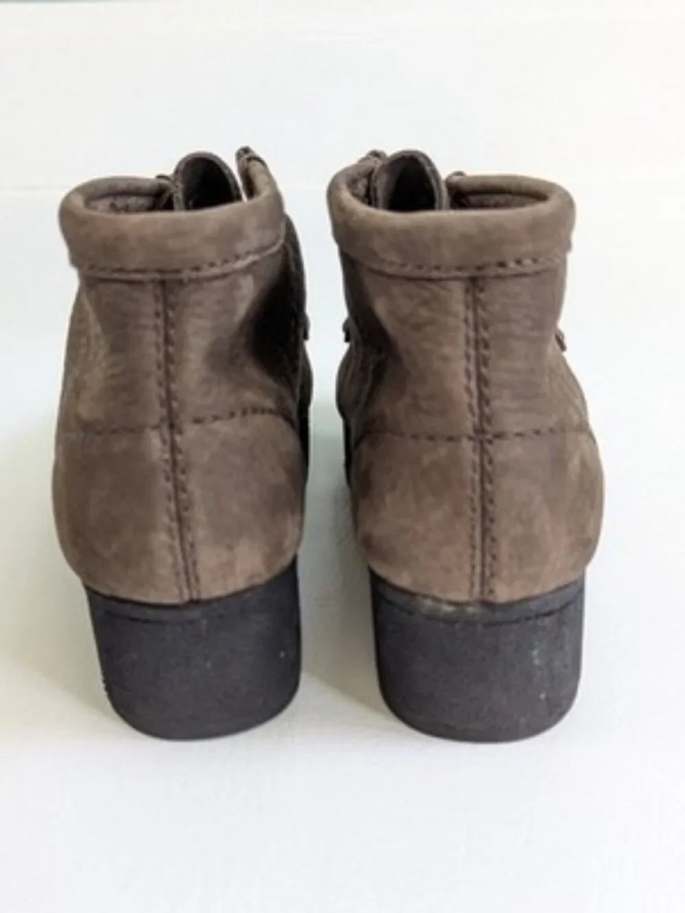 Clarks Originals Wallabees Boots Women's Size 10 Brown Pebbled Leather